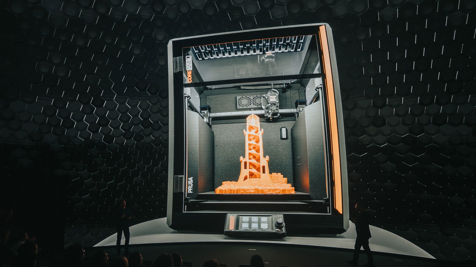 El planetario de Praga fue el lugar de excepción en el que se presentaron todas las novedades