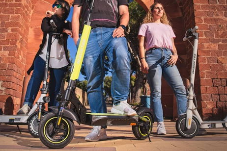 Llamativo, atractivo y muy potente: este patinete eléctrico antipinchazos cae 100 euros por tiempo limitado Llamativo, atractivo y muy potente: este patinete eléctrico antipinchazos cae 100 euros por tiempo limitado