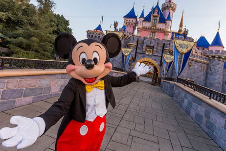 Disney ataca a Character.ai: demanda a la plataforma de IA por usar a sus personajes (y convertirlos en "pervertidos")