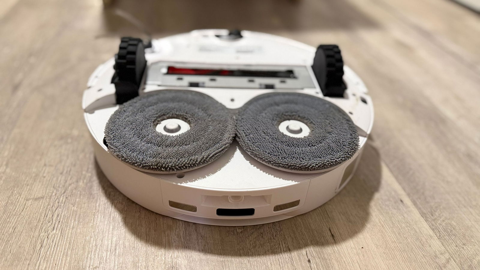Roborock Qrevo Curv 2 Pro visto boca arriba