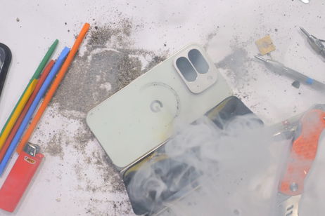 Así explotó el Google Pixel 10 Pro Fold mientras JerryRigEverything probaba su resistencia