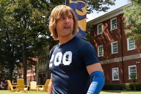 No estás flipando: es Glen Powell con peluca y dientes falsos en 'Chad Powers', la nueva serie de Disney+ No estás flipando: es Glen Powell con peluca y dientes falsos en 'Chad Powers', la nueva serie de Disney+