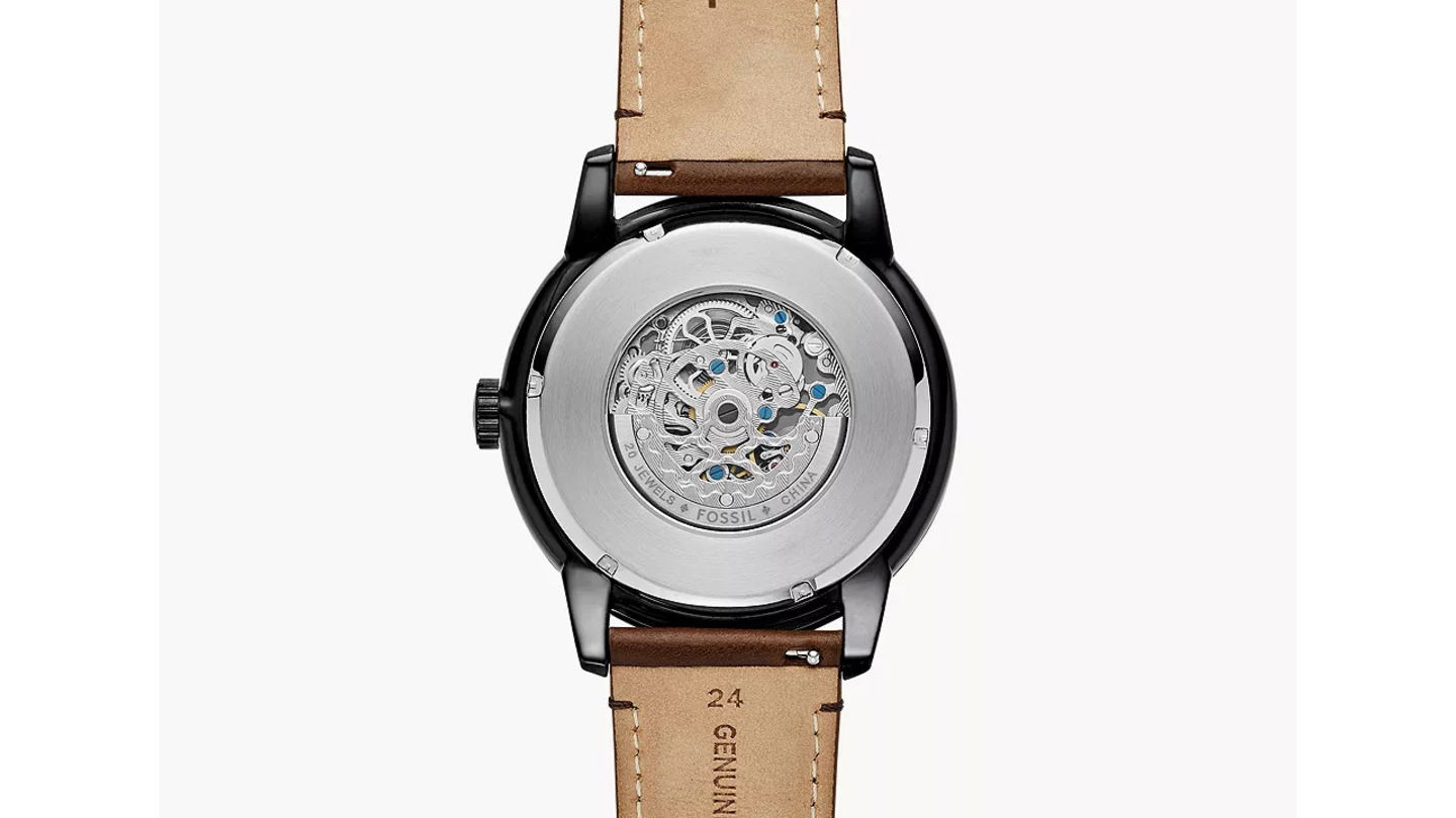 Movimiento automático, correa de piel y buen porte: este reloj Fossil goza de una fantástica rebaja
