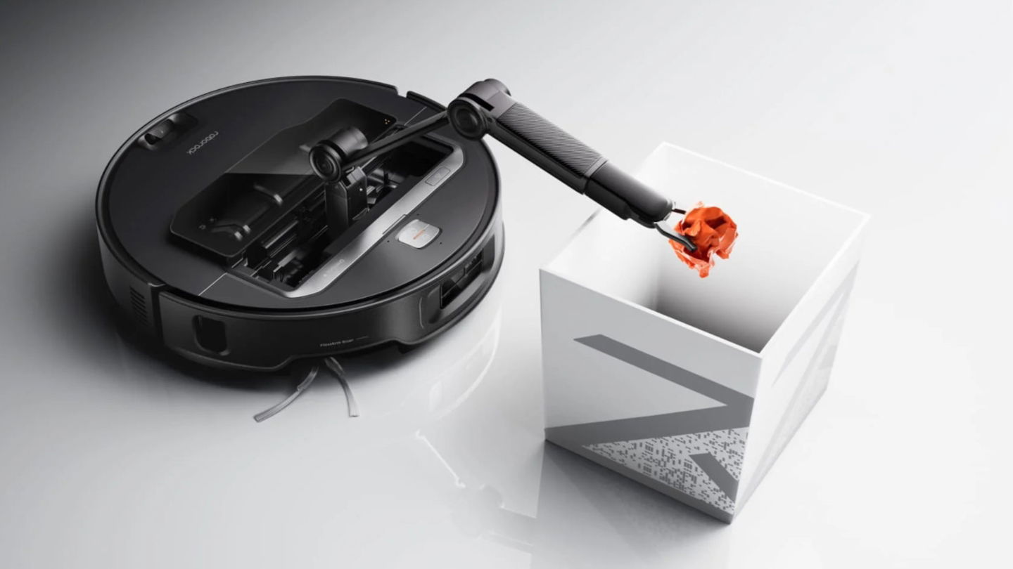 800 euros menos por el robot aspirador futurista, con brazo robótico que recoge las cosas del suelo