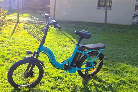 De 899 a menos de 600 euros en esta bicicleta eléctrica plegable: una rebaja que derrapa en precio y acelera con su motor de 350 W De 899 a menos de 600 euros en esta bicicleta eléctrica plegable: una rebaja que derrapa en precio y acelera con su motor de 350 W