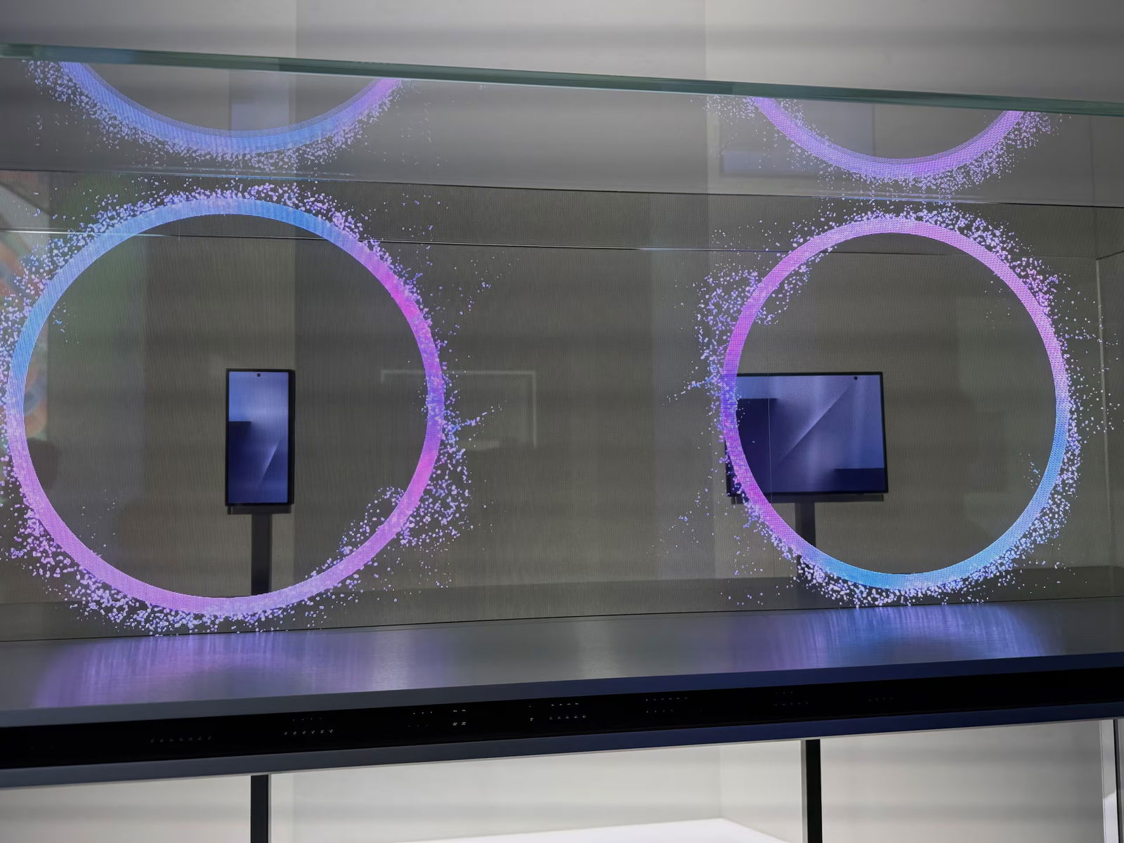 Samsung muestra por primera vez su primer smartphone triple plegable