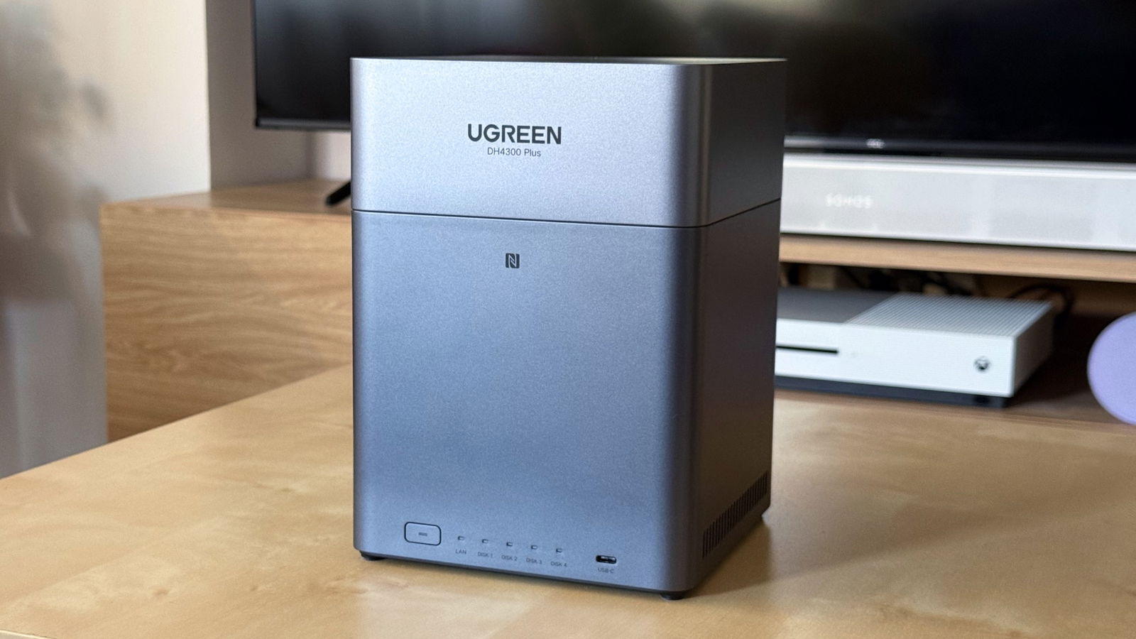 Frontal del UGREEN NAS DH4300 Plus
