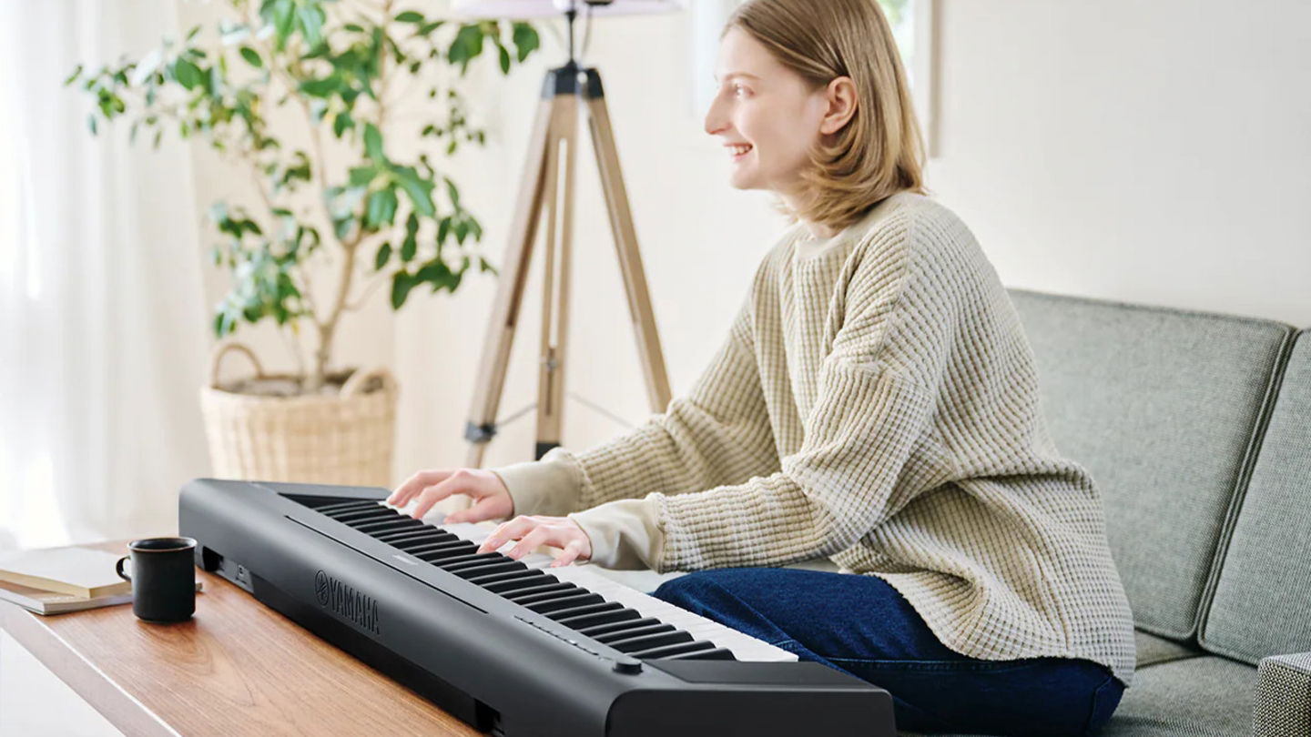 Yamaha NP-15 tocando