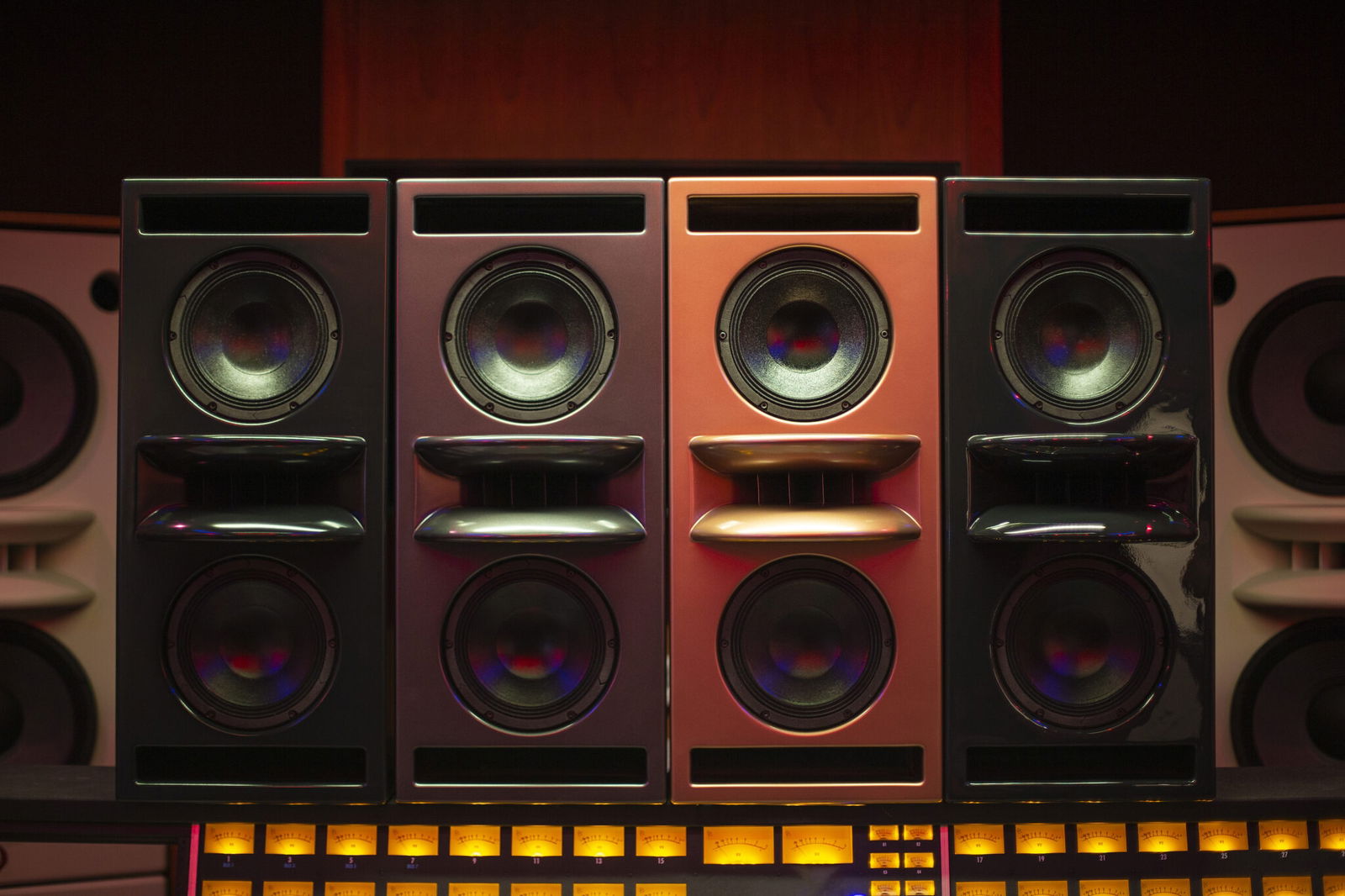 ¿Qué son los altavoces de respuesta plana y en qué se diferencian de unos Hi-Fi?