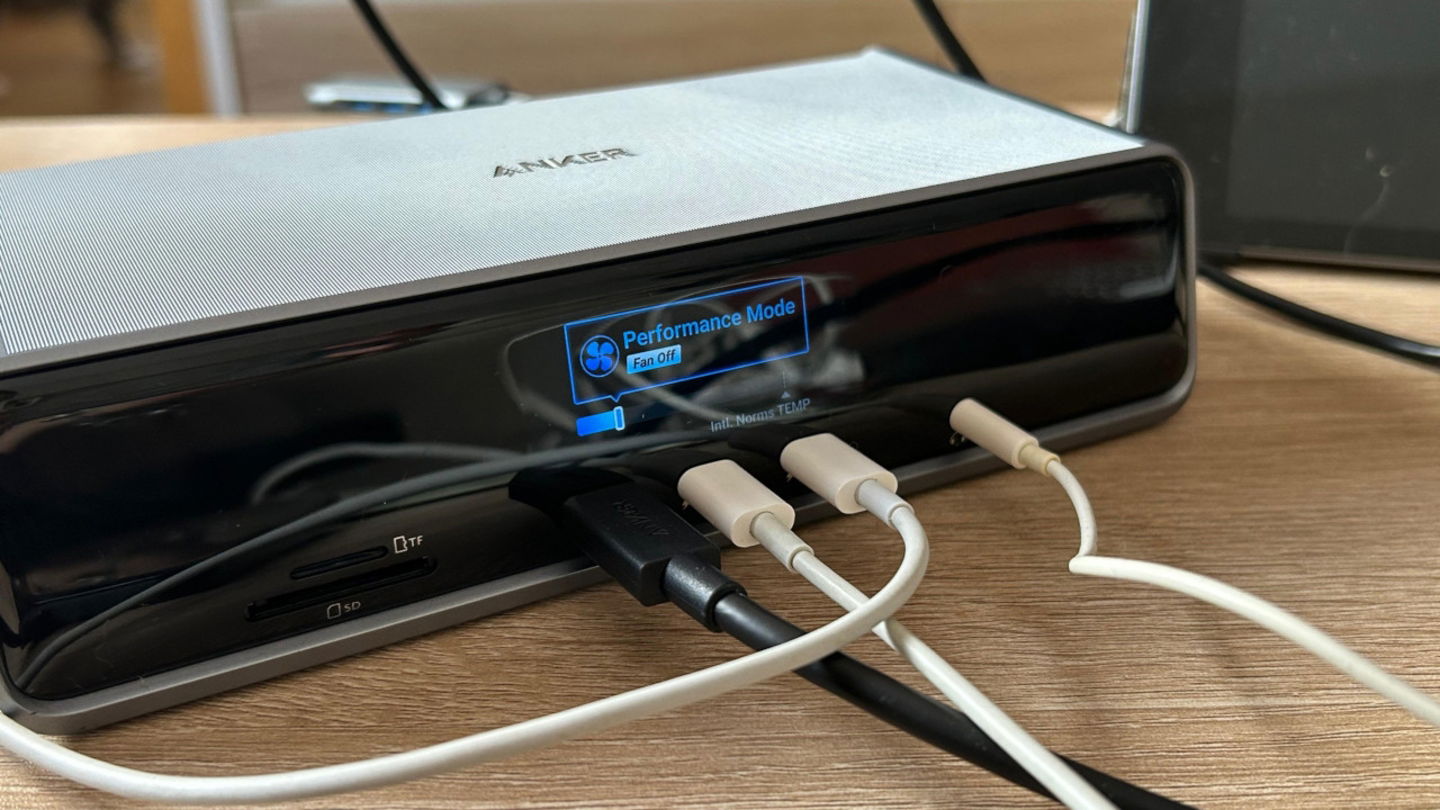 Probamos la Anker Prime Docking Station 14 en 1: un monstruo de puertos para dominar tu escritorio