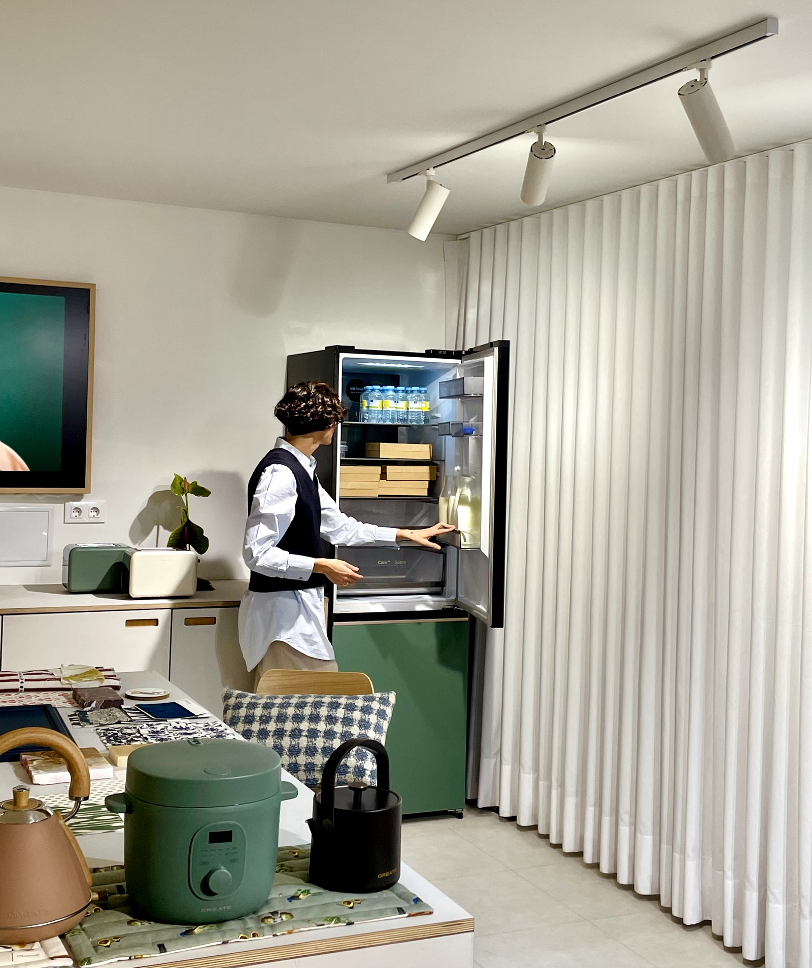 Así es el interior de la nevera Fridge Studio Combi Pro 402L