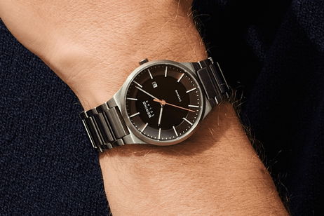 Este reloj con carga solar es una pasada, caja de titanio, cristal de zafiro y solo 131 euros