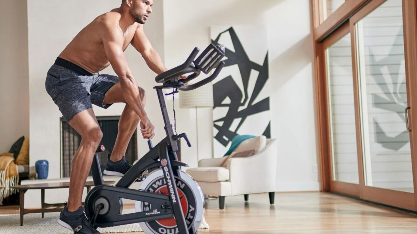 100 euros menos por una bicicleta indoor diseñada para el máximo rendimiento, una opción excelente para entrenamientos cardiovasculares en casa