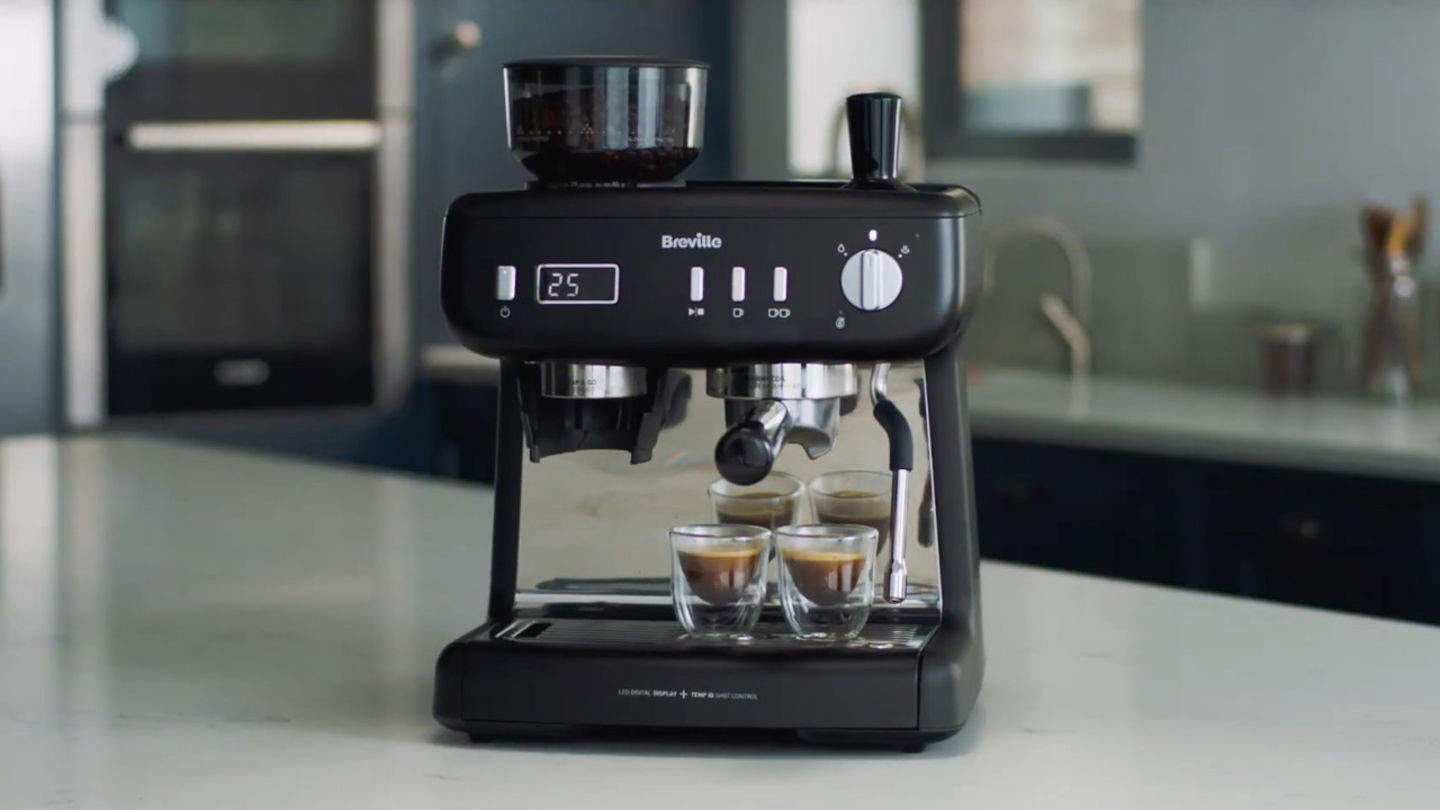 30 niveles de molienda, café profesional y crema perfecta: el placer de prepara café de barista en casa, con 220 euros de descuento