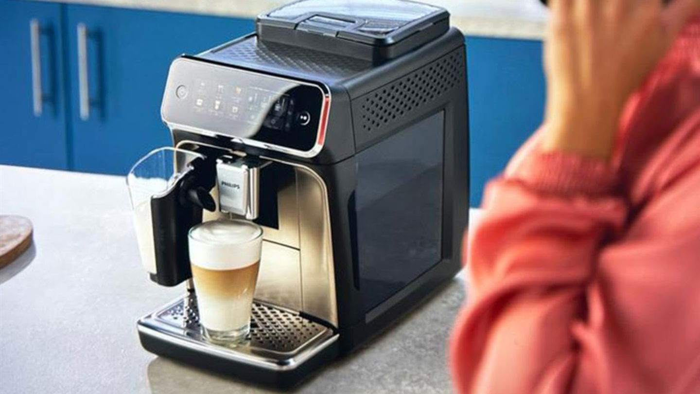Silencio, crema y aroma: esta es la Philips superautomática (con gran descuento) que está revolucionando las mañanas