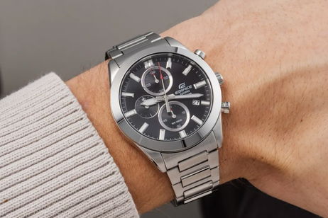 Este Casio de acero con cristal de zafiro, la precisión de cuarzo y resistencia de 10 ATM está tirado de precio