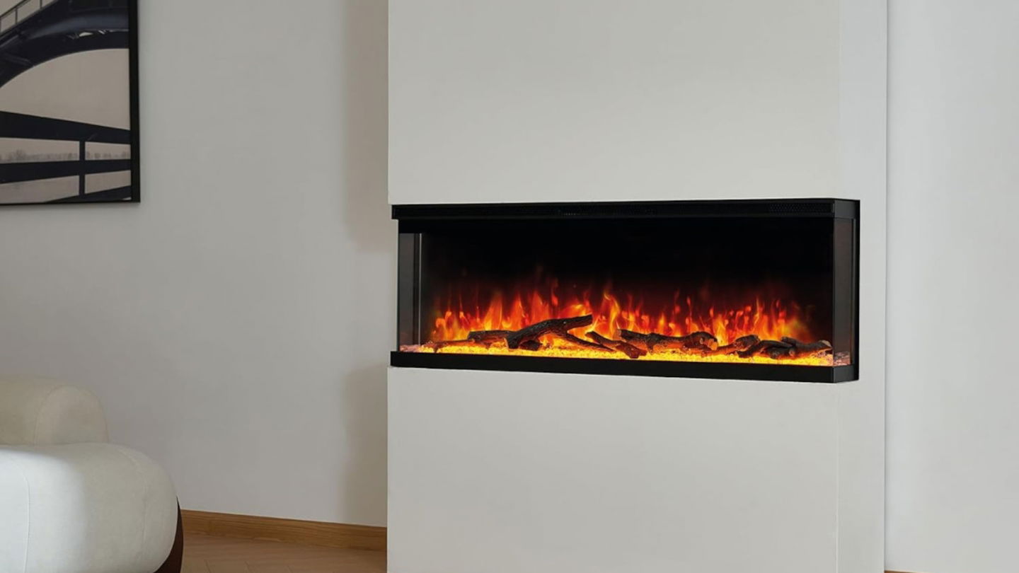 La chimenea eléctrica panorámica que convierte tu salón en refugio está más barata que nunca