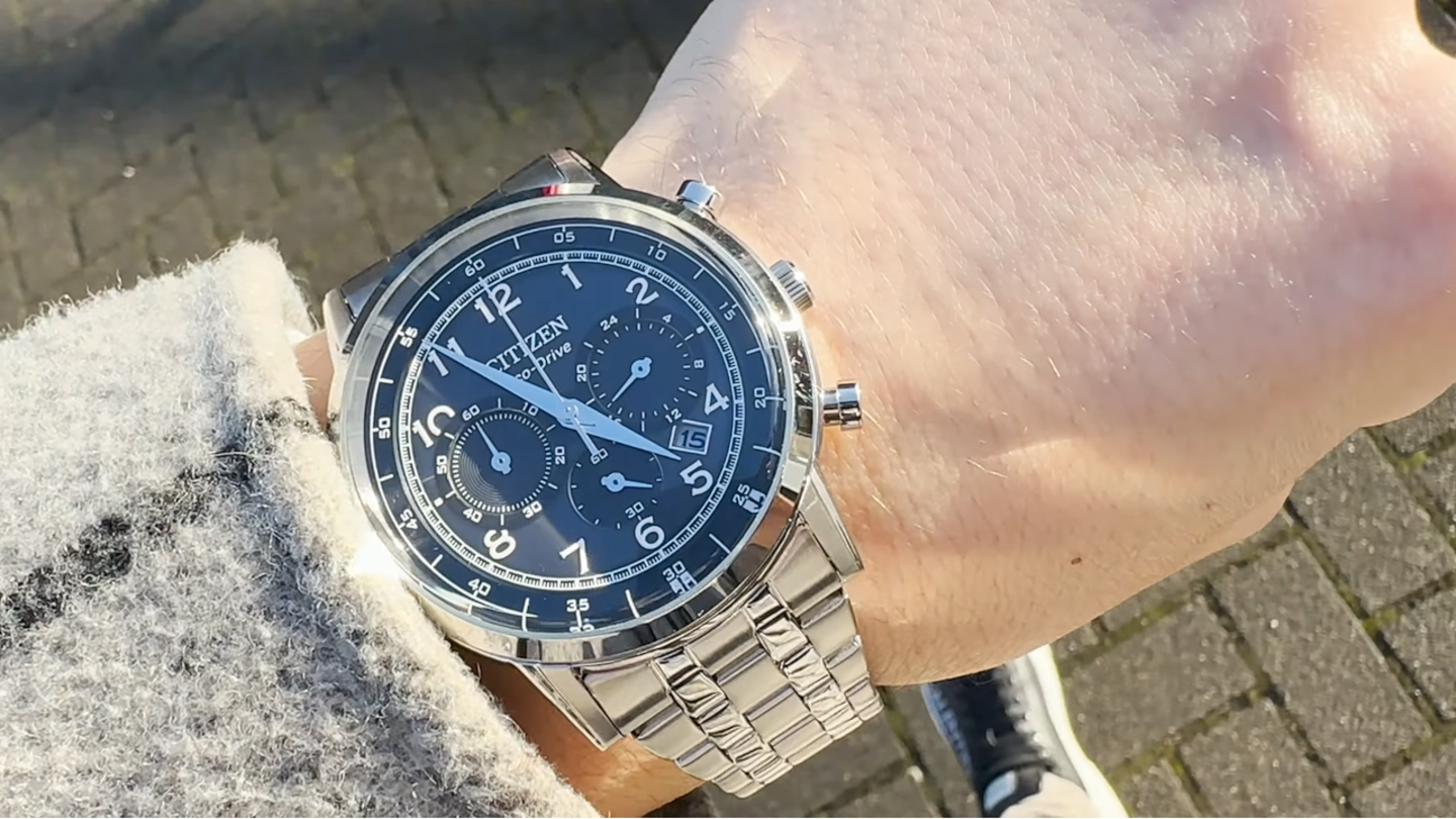 Citizen asusta al mercado: tecnología solar, elegancia y una rebaja brutal en dos acabados diferentes
