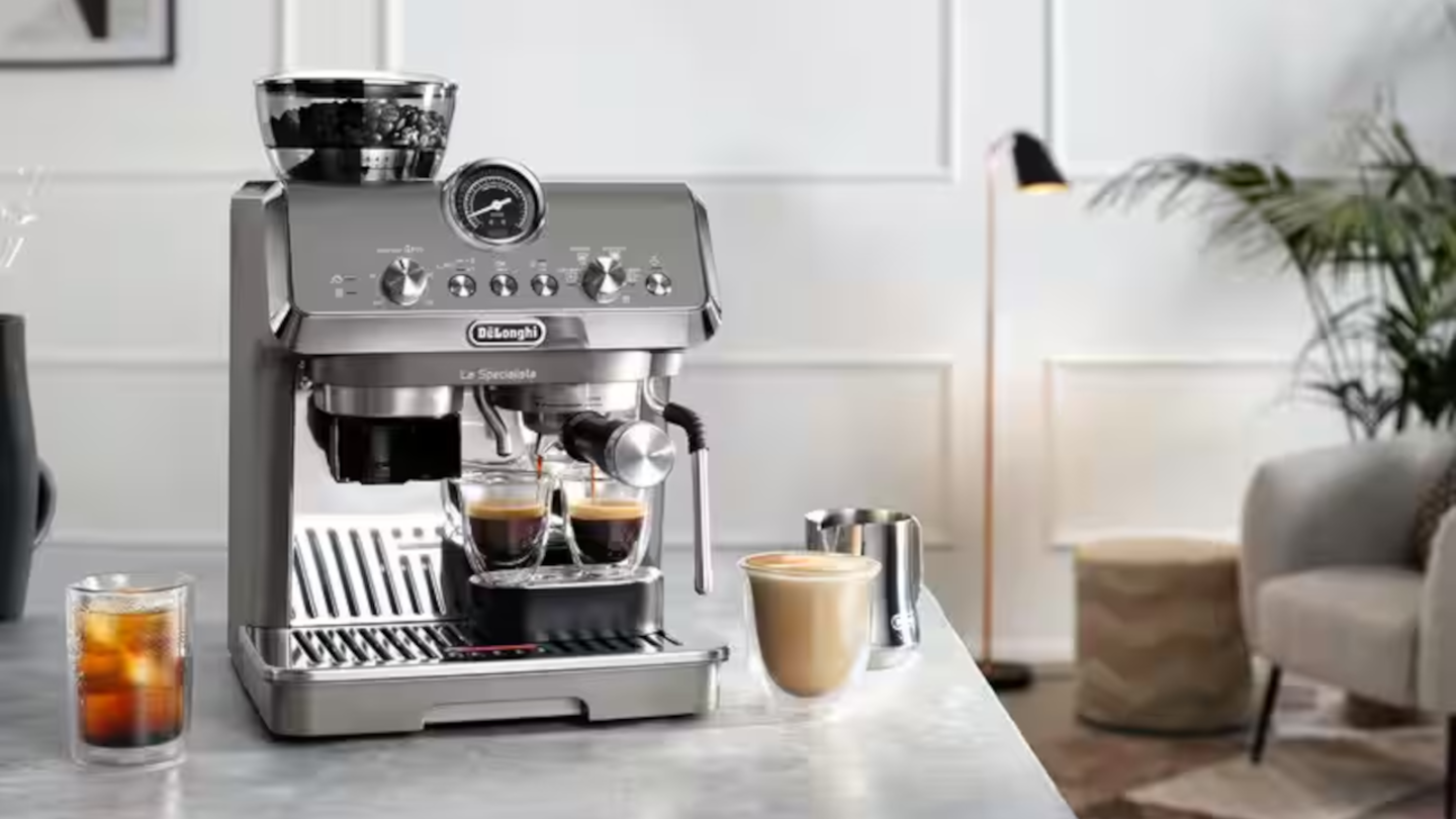 Rebaja histórica en la cafetera De'Longhi más deseada: espuma perfecta, aroma intenso y diseño italiano