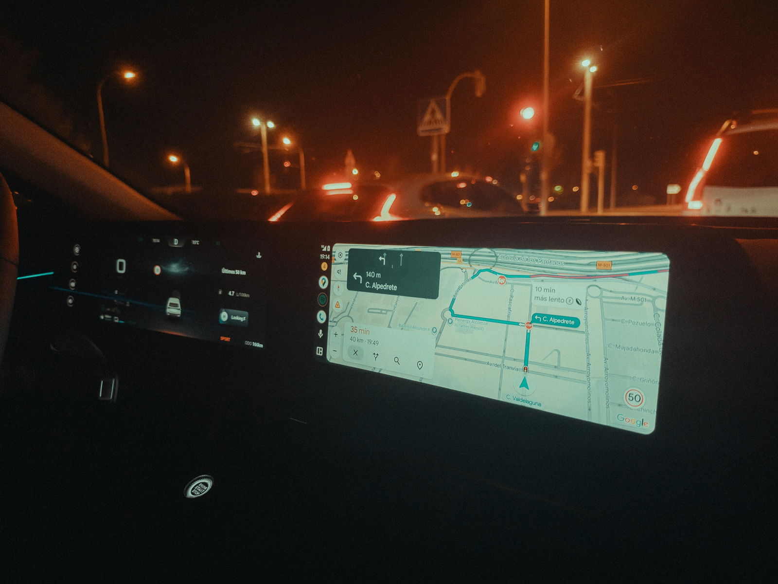 Las pantallas ofrecen una información certera y crucial para entender la conducción de una manera holística