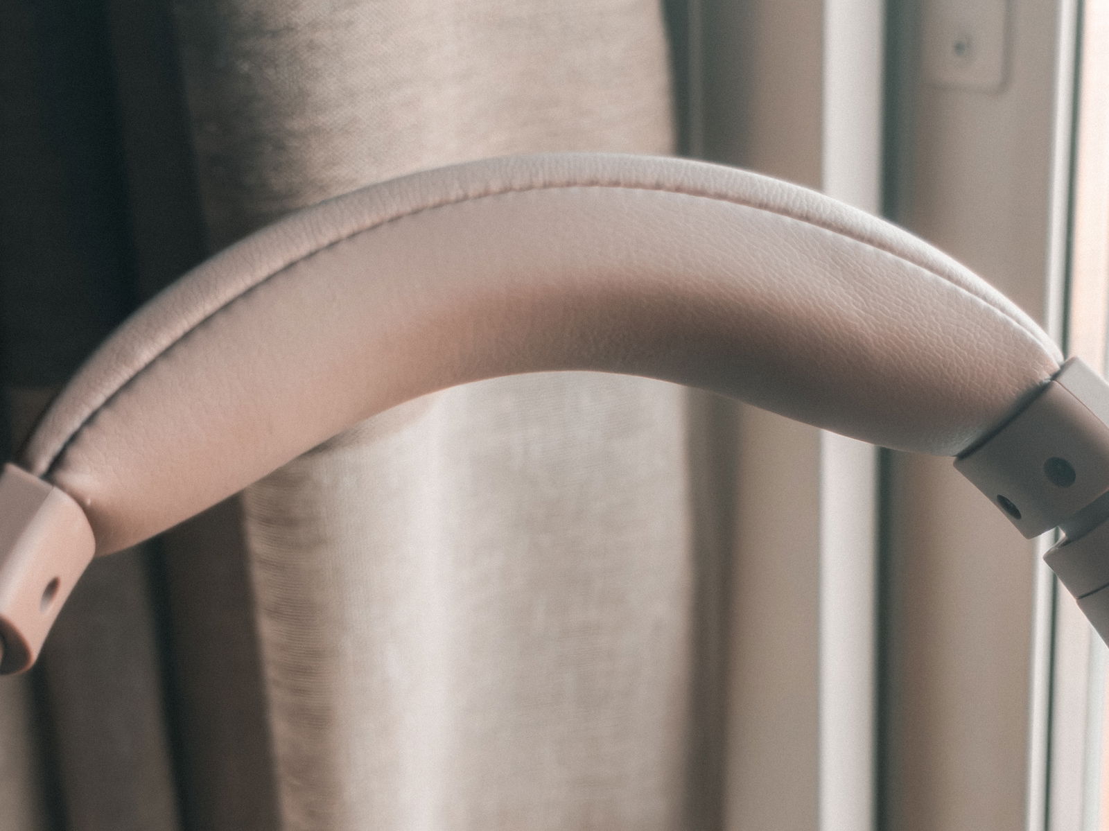 La diadema de los auriculares Create