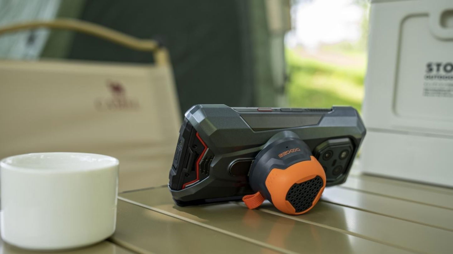 Es un teléfono adaptable a cualquier entorno