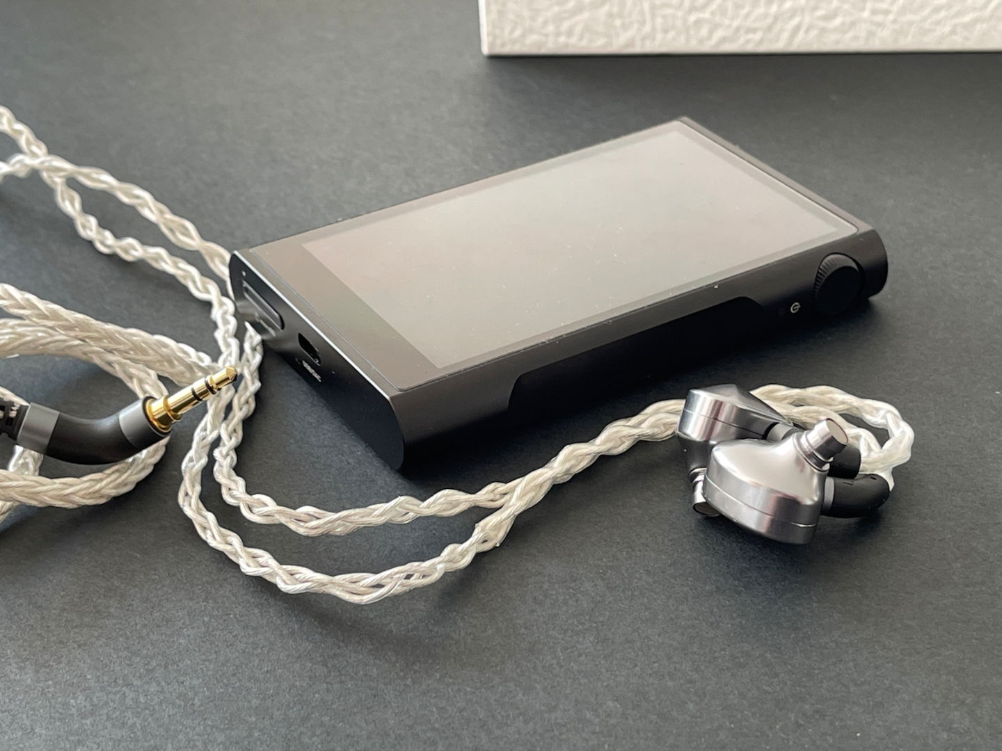 Así suena la música cuando la sacas del teléfono: una salida del infierno algorítmico