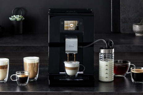 Amazon hunde el precio de esta cafetera de gama alta: pantalla táctil, 15 recetas y limpieza automática