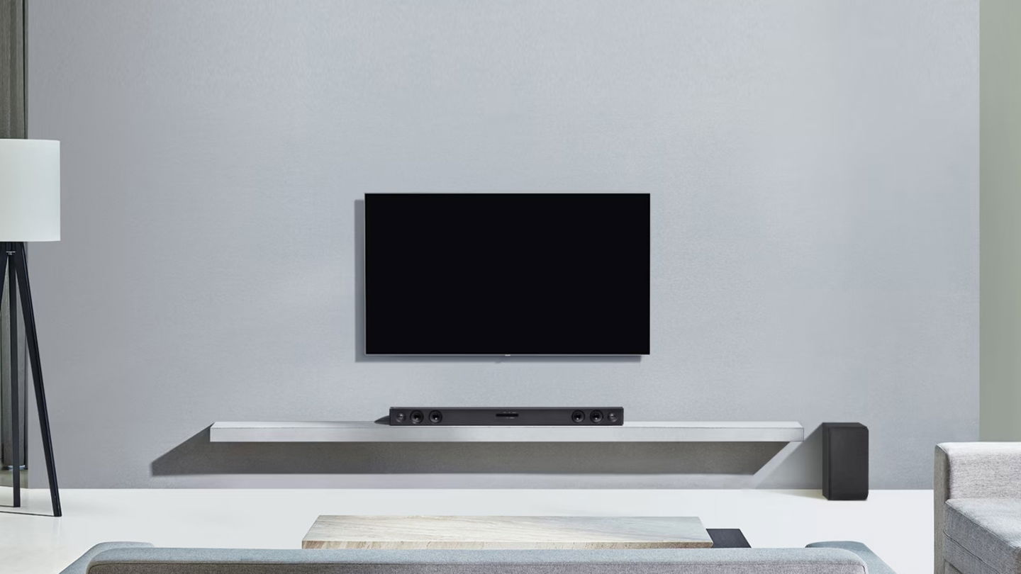 El combo del año, con más de 1500 euros de descuento: una LG OLED evo impresionante de 65 pulgadas junto a una barra de sonido de 300W de potencia