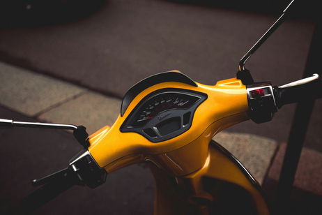 Moped: qué es, cómo funciona y en qué se diferencia de una moto o ciclomotor Moped: qué es, cómo funciona y en qué se diferencia de una moto o ciclomotor