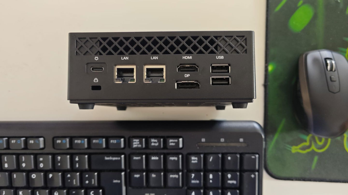 NiPoGi AM06Pro, análisis: equilibrio, silencio y tamaño mínimo en un mini PC que sorprende