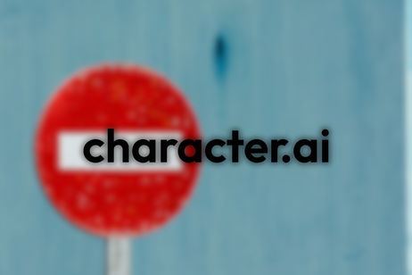Tras una lluvia de criticas por permitir que menores mantengan chats subidos de tono con sus personajes favoritos, Character AI introduce un formato alternativo con interacciones "guiadas"