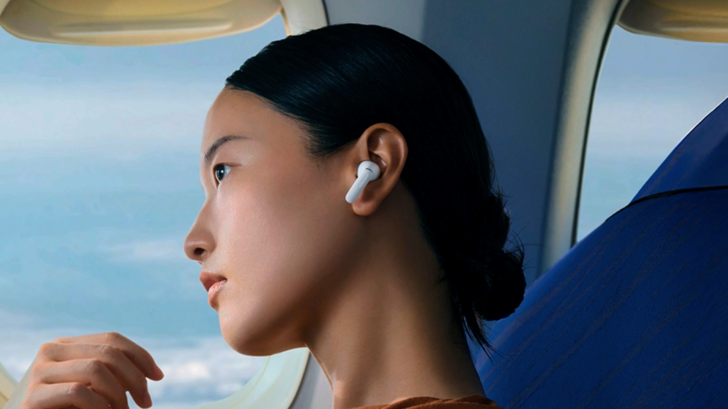 OPPO Enco X3s en la oreja