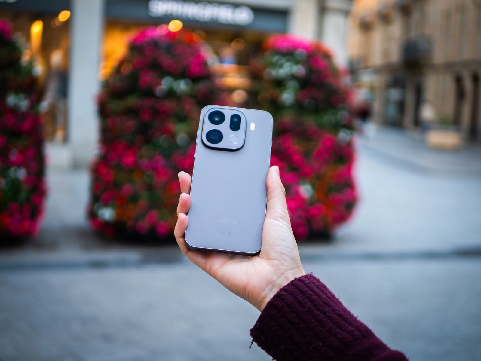 OPPO Find X9 Pro en la mano