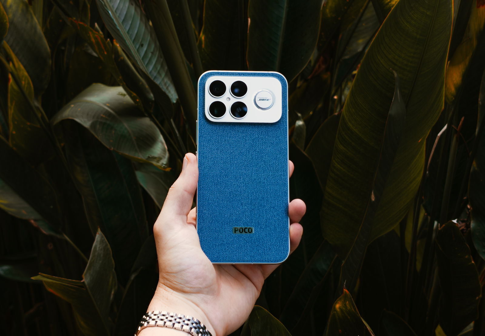 POCO F8 Ultra de color azul