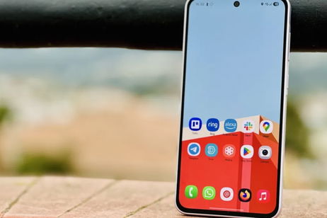 Samsung ha vuelto a pulir su gama media con un móvil que no busca romper récords, pero sí pone en jaque a más de uno premium Samsung ha vuelto a pulir su gama media con un móvil que no busca romper récords, pero sí pone en jaque a más de uno premium