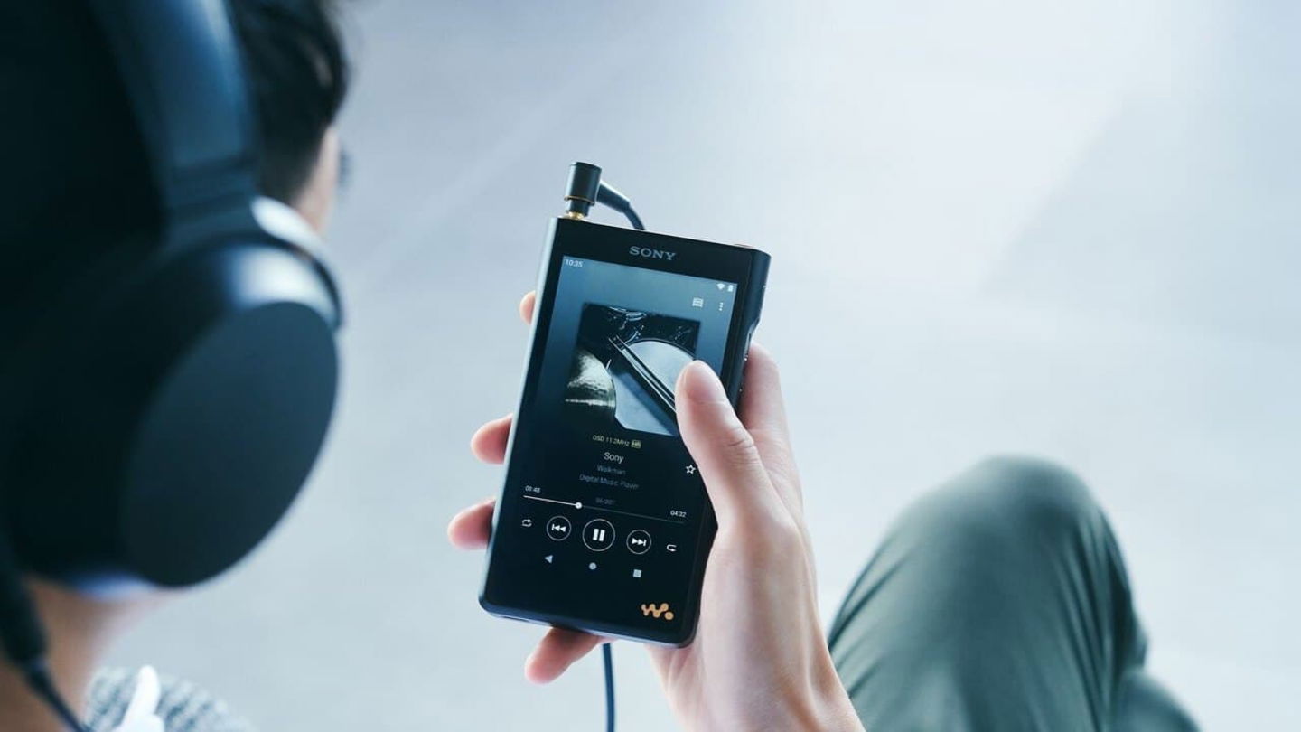 Así suena la música cuando la sacas del teléfono: una salida del infierno algorítmico