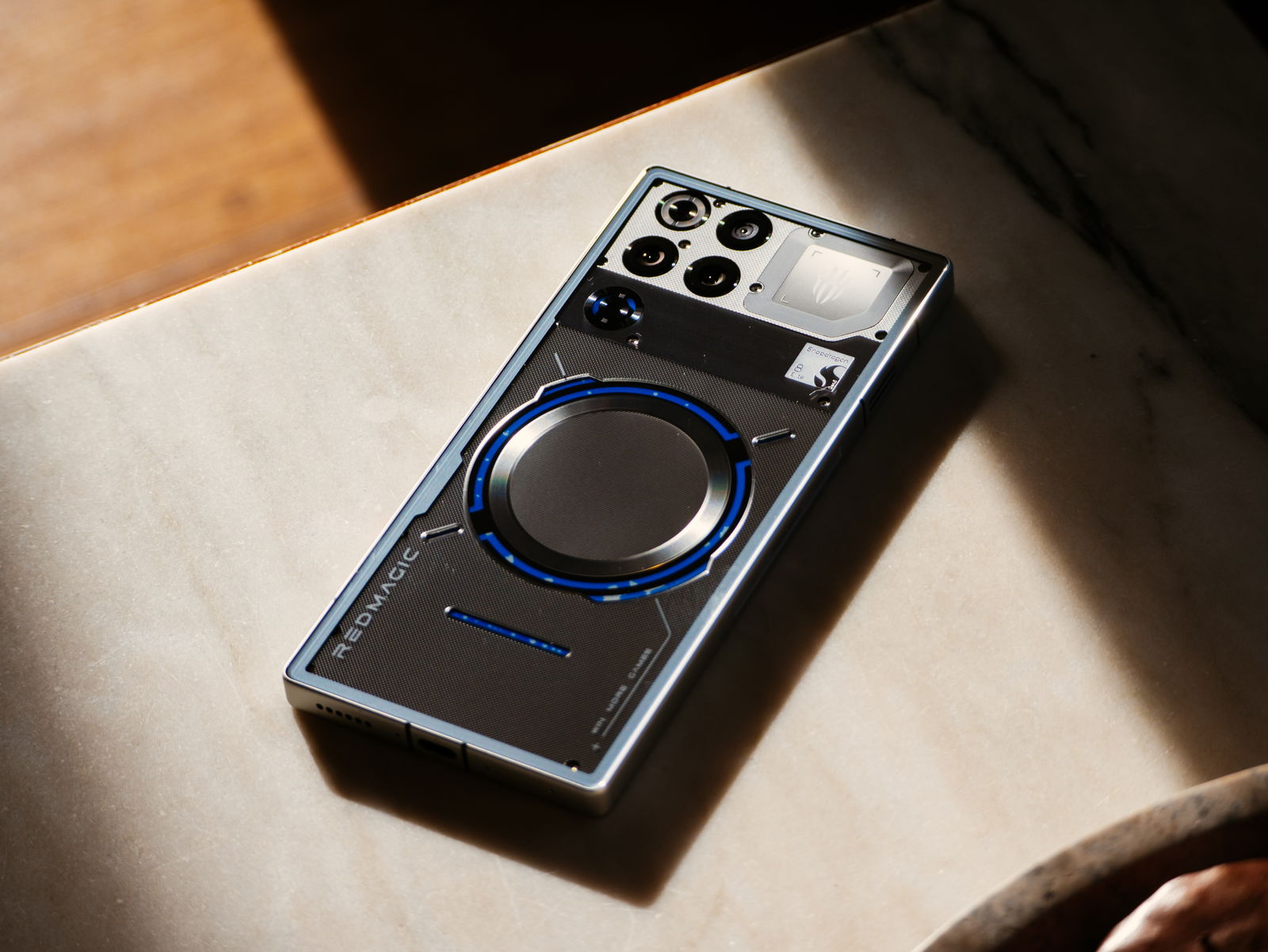 TRASERA DEL REDMAGIC 11 PRO TRANSPARENTE