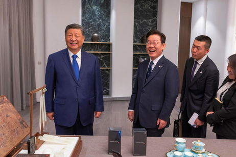 "Cuidado con las puertas traseras": el presidente de China bromea sobre el espionaje en los móviles Xiaomi "Cuidado con las puertas traseras": el presidente de China bromea sobre el espionaje en los móviles Xiaomi