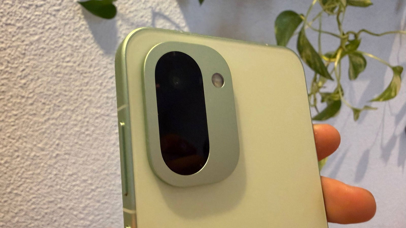 Análisis OnePlus 15R: el primer móvil con Snapdragon 8 Gen 5 brilla jugando pero no renuncia a lo demás