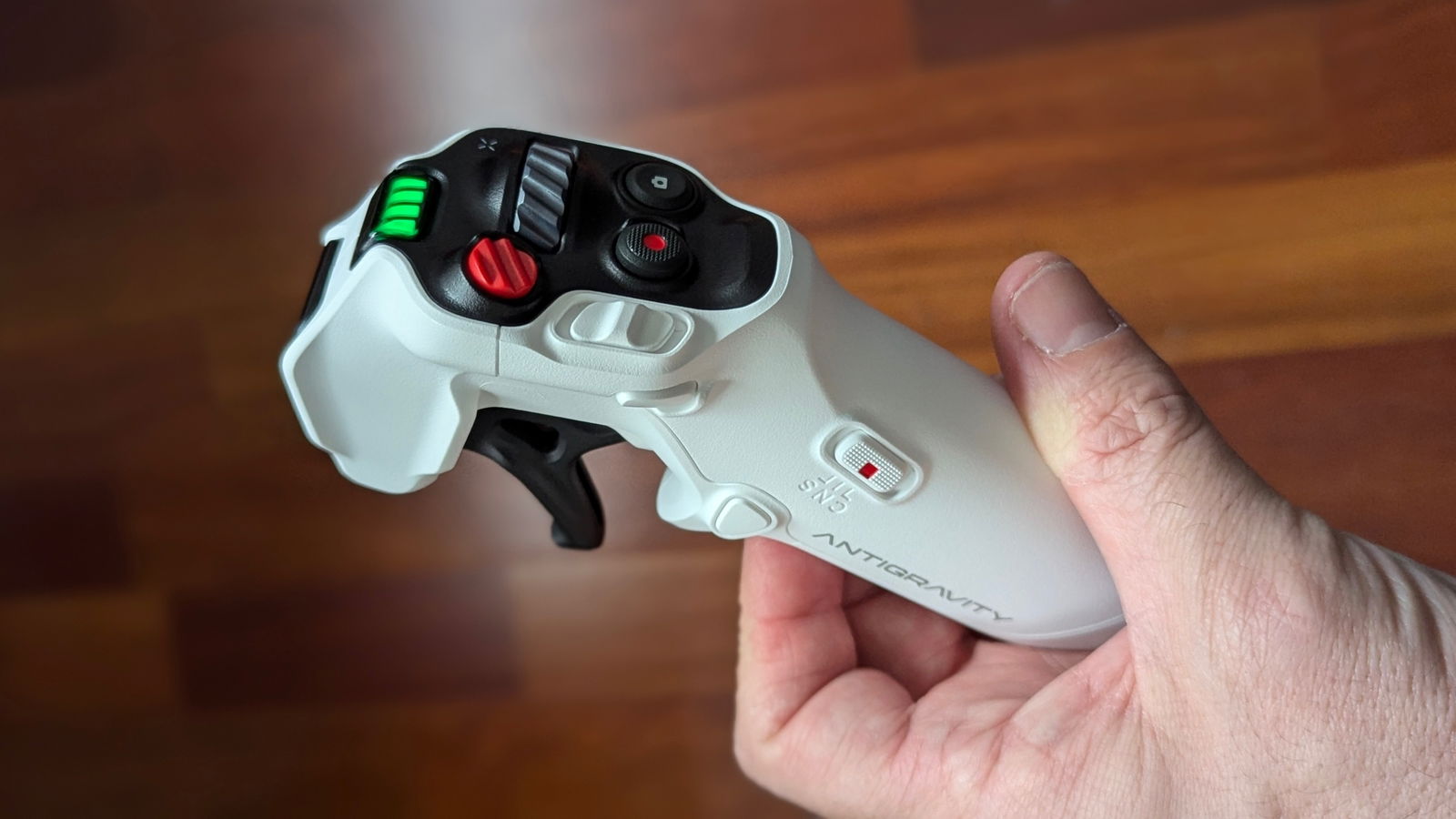 Antigravity A1 mando