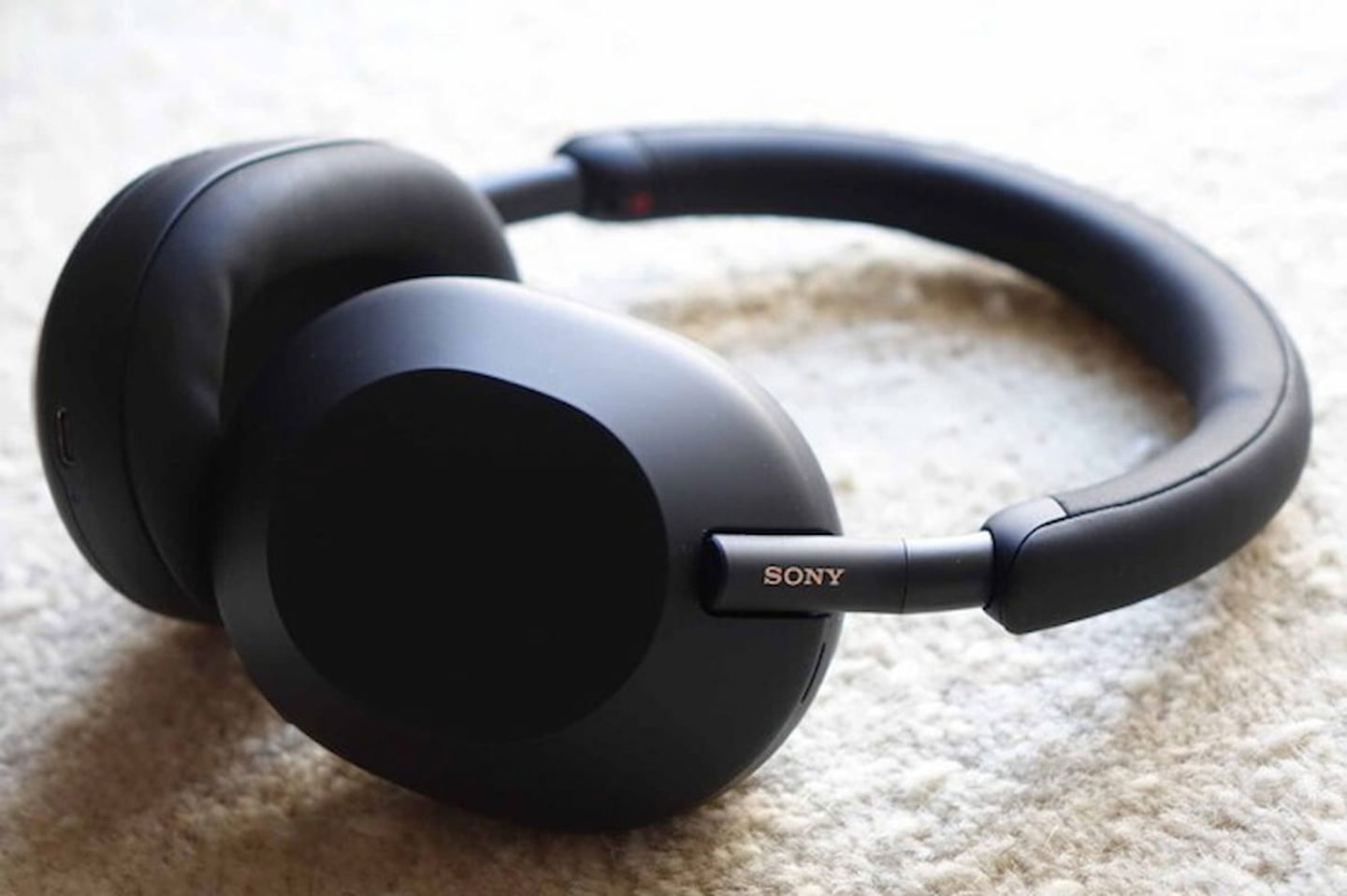 Aprovecha el descuento que tiene AliExpress para estos cascos de Sony, los WH-1000XM5