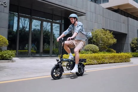 ¿Buscas una bici plegable barata y de calidad? Este modelo eléctrico tiene de todo y no cuesta ni 400 euros