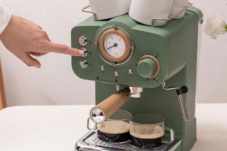 No vas a querer tomarte el café en otro sitio que no sea a través de esta cafetera vintage con 20 bares de presión No vas a querer tomarte el café en otro sitio que no sea a través de esta cafetera vintage con 20 bares de presión