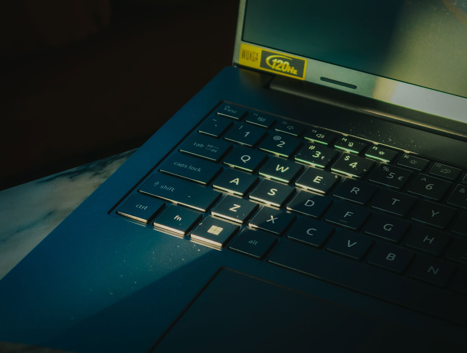 Primer plano del teclado del Acer Aspire 16 AI