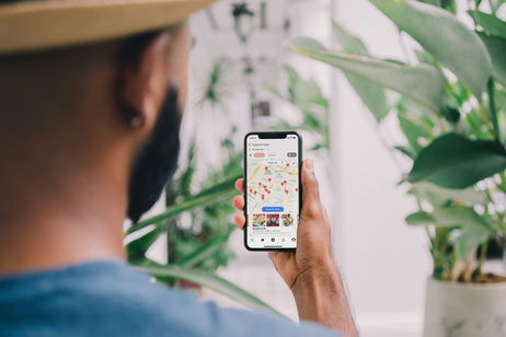 Tu iPhone puede avisarte si te acercas demasiado a la pantalla: así cuida de tu visión esta función de iOS