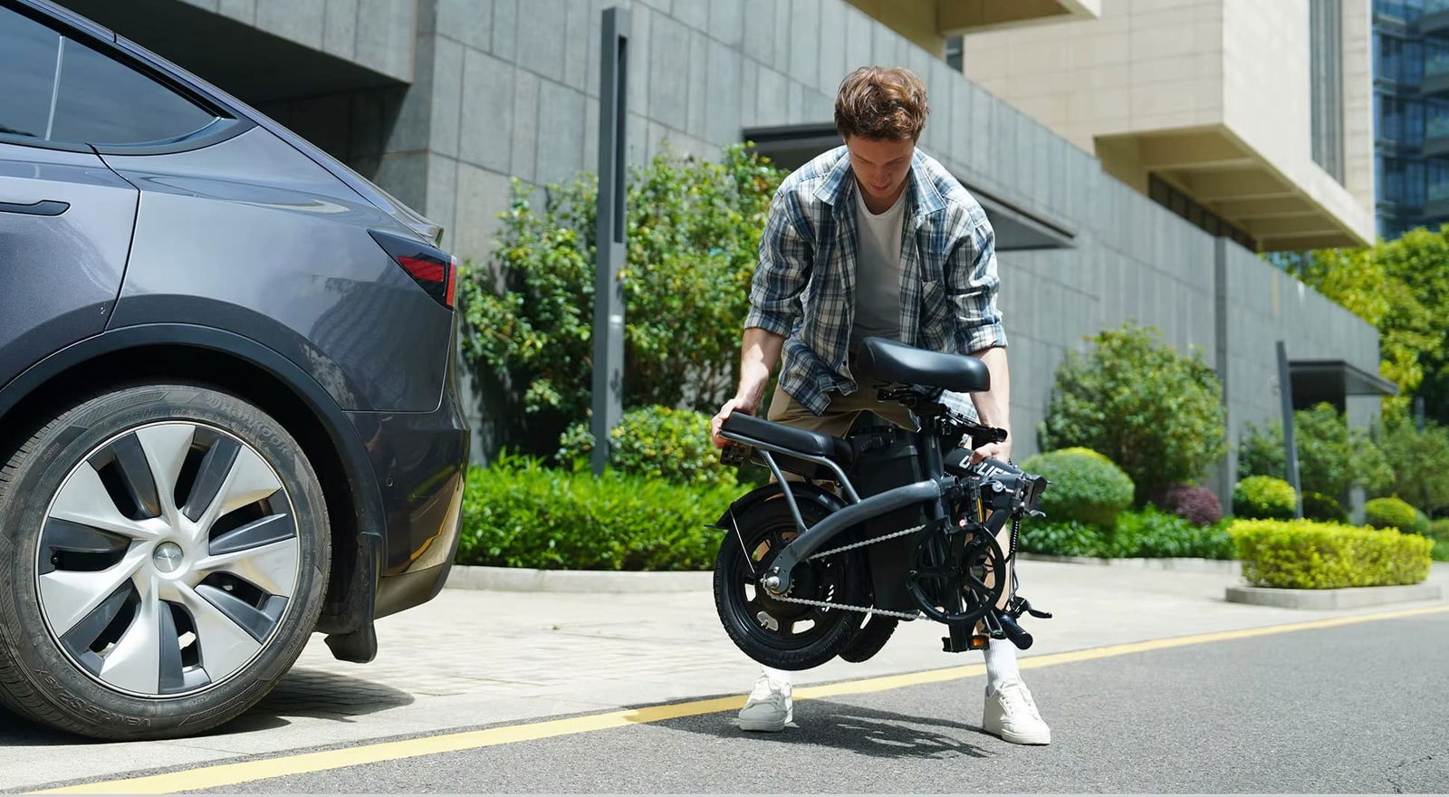 Esta bici tiene un tamaño compacto, por lo que se puede guardar en cualquier espacio