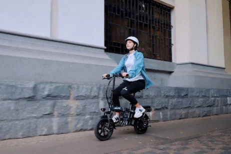 Plegable, potente y muy barata: esta bicicleta eléctrica entra en cualquier sitio y cuesta menos de 350 euros