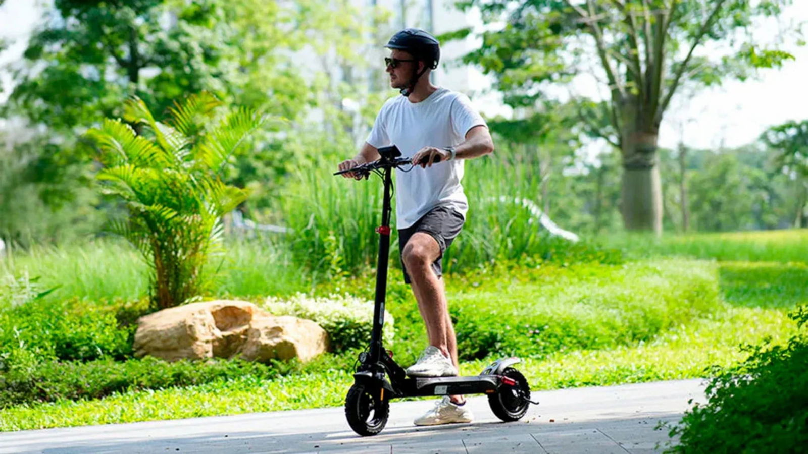 Este patinete eléctrico de iScooter cuenta con un motor potentísimo y una gran velocidad
