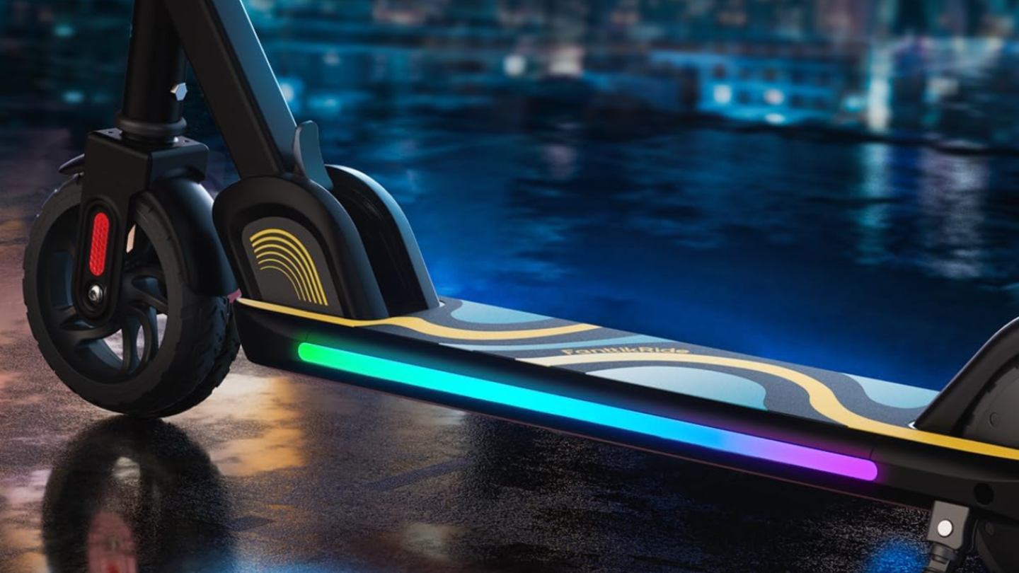 ¡Luces, diversión y aventuras! El patinete que hará sonreír a tu hijo estas Navidades por poco más de 100 euros